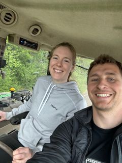Mikkel Stokke og Tomine Vikse byttet ut byliv i Oslo med gårdsdrift på Råstad ved Sandefjord.