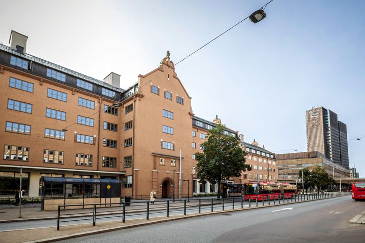 Tollgaarden ble tegnet av arkitekt Henry Bucher og ble oppført i perioden 1919 til 1926. Foto: Magent.no