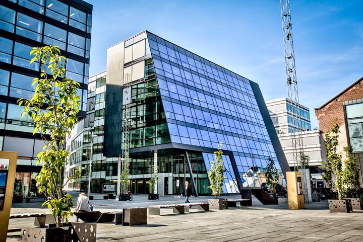 Sopra Steria i Drammen flytter til Papirbredden og Grønland 53 mot slutten av 2026 etter å ha vokst fra null til 80 ansatte på mindre enn fem år. Her vil de disponere nesten 1000 kvadratmeter moderne kontorlokaler.