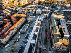 På taket finnes et av Oslo sentrums største solcelleanlegg. Foto: Knut Neerland - Magent.no