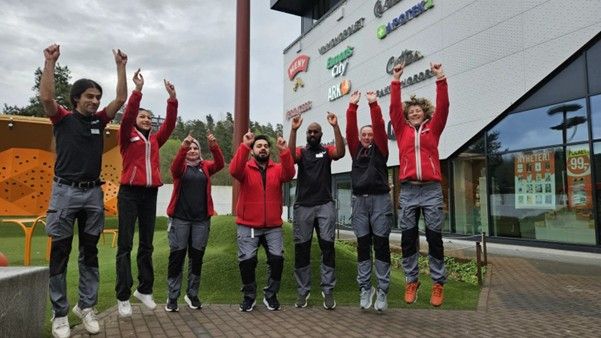 Deler av teamet på Europris Holmlia City. Fra venstre: Nima Foroughi, Maryam Iqbal, Majeda Hajsaleh, Mohammed Balaj, Mohamoud Hassan, Marita Romfo og Jelena Azic.