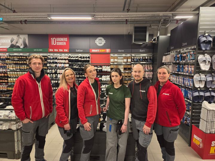 Europris Ågotnes-teamet. Fra venstre til høyre: Joachim Skjold Skålevik, assisterende butikksjef Ingunn Landro, Sandra Egeland, Ida Marie Rong, butikksjef Stian Kristoffersen og Connie Haugo.