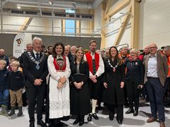 Fylkesordfører Jon Askeland, konsernsjef i BIR Borghild Lekve, styreleder i BIR Renate Friele Hjortland, driftssjef for biogassanlegget Øyvind Birkeland, ordfører i Voss herad Tonje Såkvitne, statsforvalger i Vestland Liv Signe Naversete og rådmann i Voss herad Martin W. Kulild.