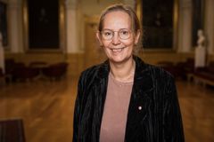 Lise Selnes fotografert i Eidsvollsgalleriet på Stortinget.