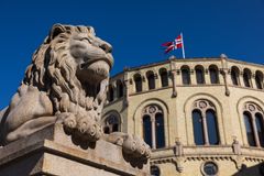 Stortinget skal sette ned en granskningskommisjon som skal undersøke forhold som har blitt aktualisert gjennom offentliggjøringen av Epstein-dokumentene.