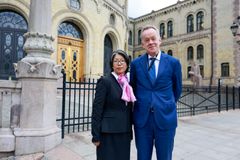 Leder av granskningskommisjonen Amund Djuve, sammen med sekretariatsleder Aina Mee Ertzeid.