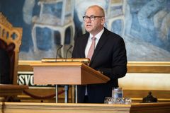 Stortingsrepresentant Nils Ole Foshaug på talerstolen i Stortinget.