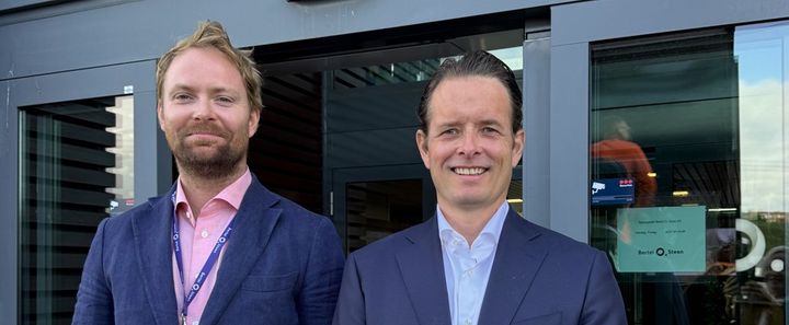 Fredrik Horvli Buck (t.v) og Preben O. Steen er nye representanter i styret til bilvirksomheten hos Bertel O. Steen.
