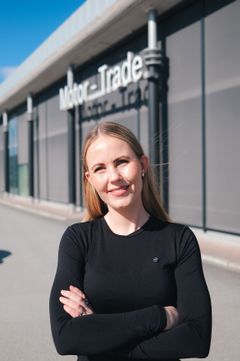 Gjennom sammenslåingen kan vi tilby kundene et bredere produktspekter, et sterkere fagmiljø og et anlegg som er rustet for fremtidens krav, sier Maren Gausen-Rise, daglig leder i Motor-Trade Verdal.