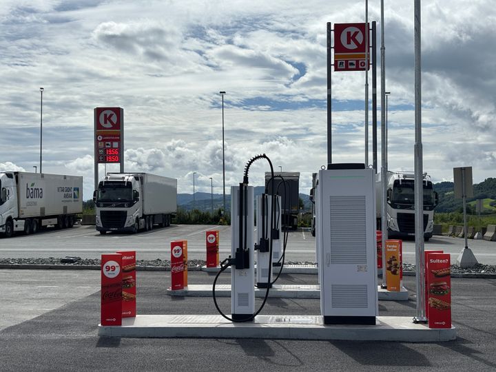 Nye ladere for tungbil på plass på Circle K E6 Klett