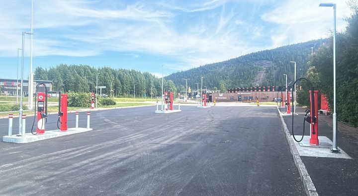 FØRST I MO I RANA. 10 nye 400 kW-ladere er på plass på Circle K Mo i Rana.