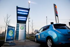 Den første kommersielle laderen ble høytidelig åpnet i 2011 på Statoil Økern, samme sted lader nummer 100 ble åpnet idag