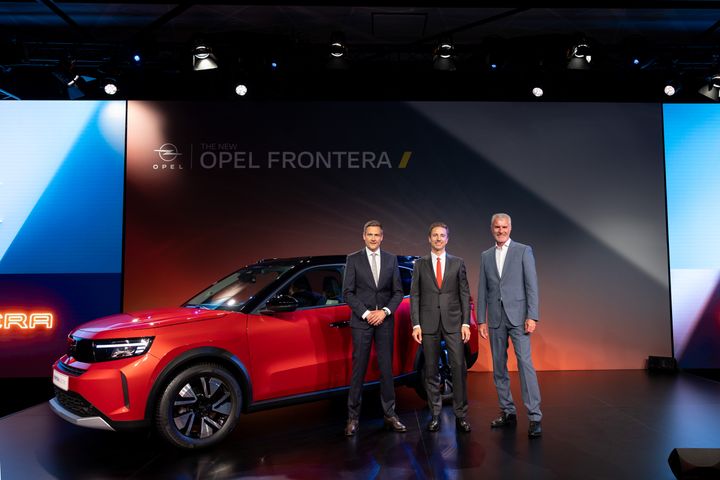 Verdenspremiere i Istanbul: CEO  for Opel Florian Huettl sammen med  Senior Vice President Product & Pricing, Tobias A. Gubitz og Vice President for Design, Mark Adams.
