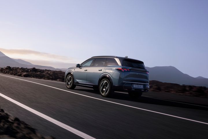 Peugeot E-5008 4x4 introduseres i Norge med en fullutstyrt versjon til 525.525 kroner.