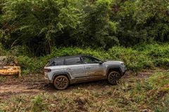 Gode offroad egenskaper med 4x4 lock, høy bakkeklarering og gode angrepsvinkler