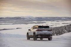 4x4, 605km rekkevidde, 375hk og 0-100kmt på 4,9 sek.