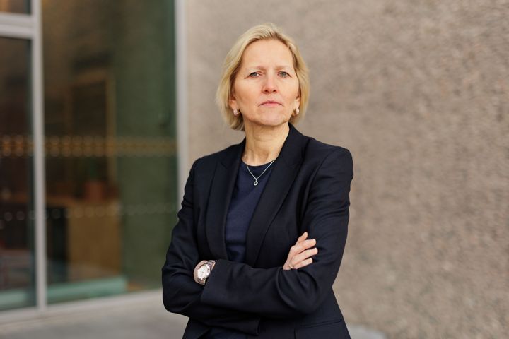 Vær på vakt: - Svindlerne tar ikke sommerferie, advarer adm. direktør Karen Kvalevåg i Revisorforeningen. Foto: Bow/Revisorforeningen.