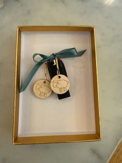 Underskriftene ble overlevert digitalt og sauene Nell og Vera som mistet livet på grunn av fyrverkeri ble hedret.