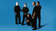 CURBZ fra Nordfjordeid og Førde består av Peder Naustdal (vokal), Håkon Høydal (gitar), Andreas Espelund (gitar), Olaf Gloppen (trommer) og Jakob Hagen (bass)