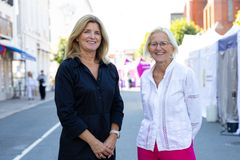 Foto av skattedirektør Nina Schanke Funnemark og Karen Kvalevåg, administrerende direktør i Revisorforeningen