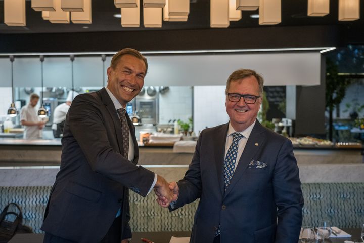 Fra venstre: Jan van der Burg, Servicegrossistene og Morten Thorvaldsen, Thon Hotels