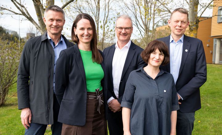 - Alle sykehusene i regionen har gjennomført omfattende tiltak og vist en imponerende innsats for å redusere ventetidene, sier Jan Frich, AD ved Helse Midt-Norge RHF. Fra venstre: Olav Lødemel, AD HMR HF, Trude Basso, fagdirektør HMN RHF, Jan Frich, AD HMN RHF, Annamaria Forsmark, AD HNT HF og Tom Christian Marthinsen, AD St.Olavs HF Helse Midt-Norge