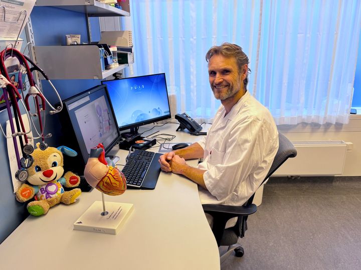 Bedre diagnostikk: En ny ultralydmetode som tar flere hundre bilder i sekundet kan bedre diagnostikk av hjertesykdom hos barn. Nyfødtlege, barnekardiolog og ph.d.-kandidat Kristian Sørensen håper metoden kan bedre klinisk praksis på sikt.