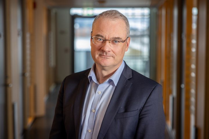 Bilder viser et portrett av administrerende direktør Jan Frich tatt forfra.