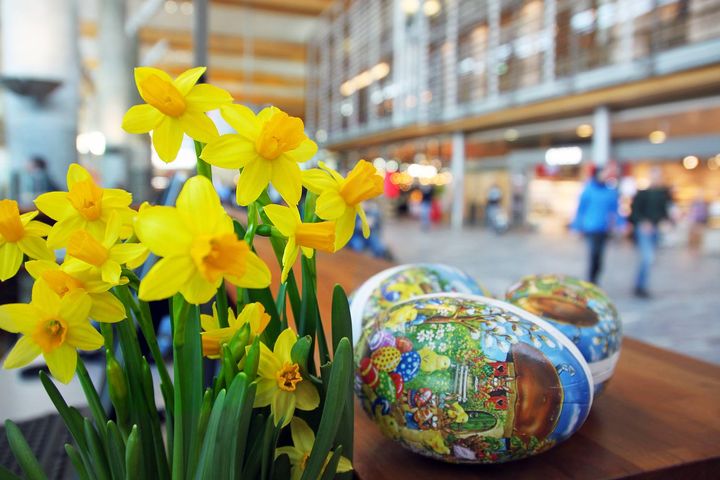I påsken blir det storinnrykk på Avinors flyplasser. Fredag 22. mars skal over 80.000 reise fra Oslo lufthavn.