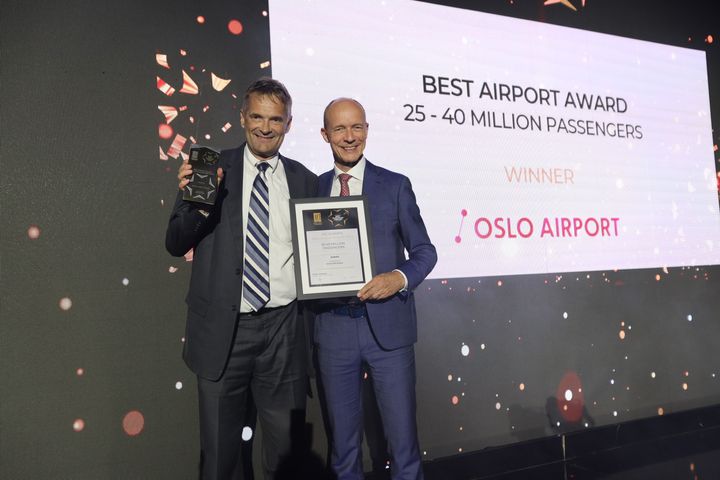 Konsernsjef, Abraham Foss var til stede under kåringen i Istanbul i går og mottok prisen på vegne av Avinor Oslo lufthavn. Foto: ACI