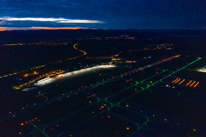 Rapporten om en eventuell tredje rullebane ved Oslo lufthavn er lagt frem.