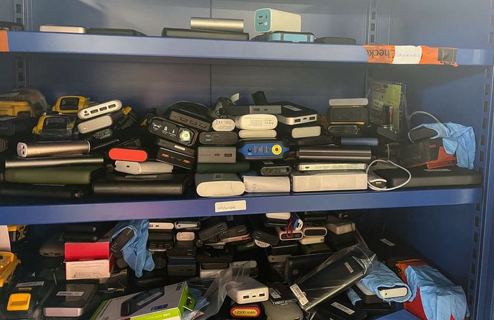 Konfiguerte powerbanks fra innsjekket bagasje.