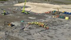 Dronebilde over grunnsteinsnedleggelsen på ny lufthavn i Bodø.