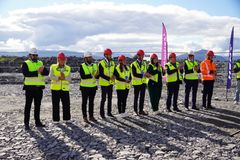 Ni av ti Salten-ordførere til stede under grunnsteinsnedleggelsen på ny lufthavn i Bodø.