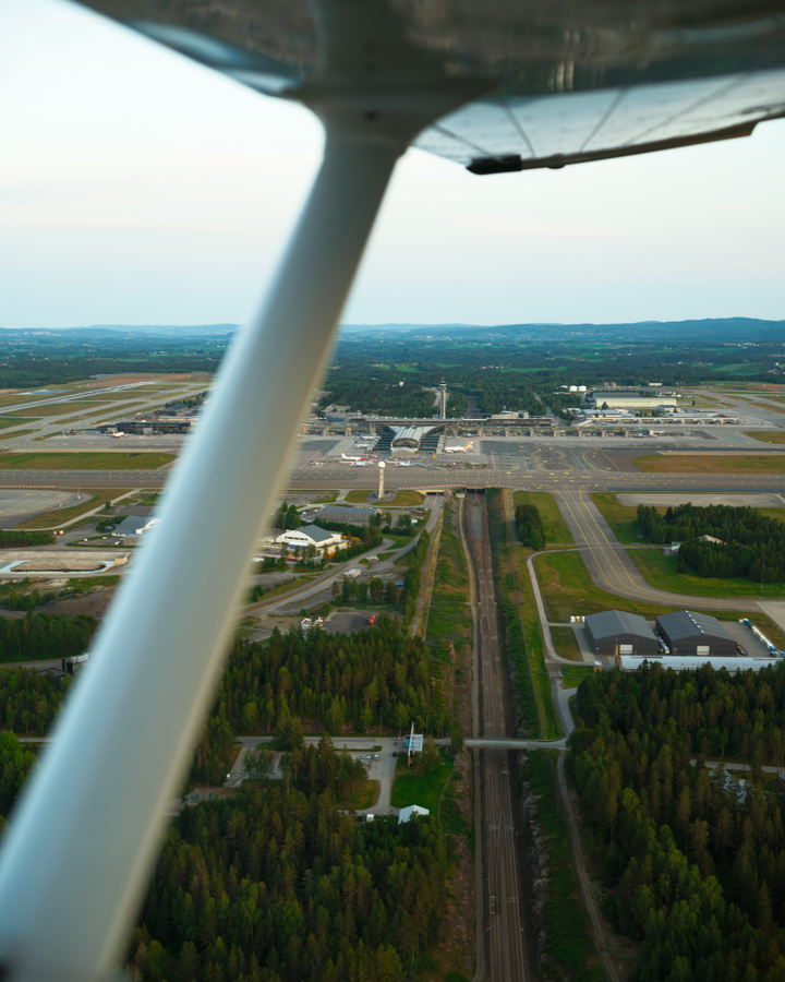 Oslo lufthavn sett fra lufta.