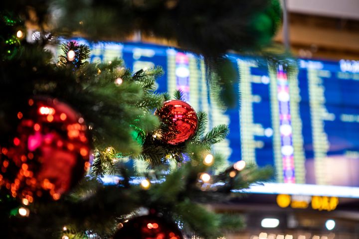 Nå starter juleutfarten på norske flyplasser. 2,2 millioner skal reise via Avinors flyplasser i julen.