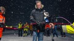 Terje Aunevik, leder av Svalbard Lokalstyre, åpner biogassanlegget på Svalbard lufthavn