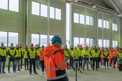 Rundt 70 personer deltok under dagens markering, der talene ble holdt i den gamle militære Hangar 3 som skal leve videre på den nye lufthavna i Bodø.