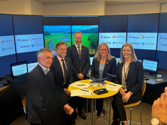 Fv. Lars Kobberstad (Luftfartstilsynet), Simon Meakins (Bristow Group), Jon-Ivar Nygård, Diana Siegel (Electra) og Karianne Helland Strand (Avinor).