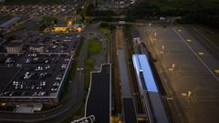 Pir Vest inneholder tre nye gateplasser som knytter flyoppstillingsplassene direkte til terminalen. Nybygget er uthevet i hvitt. Foto: Øystein Løwer / Avior.