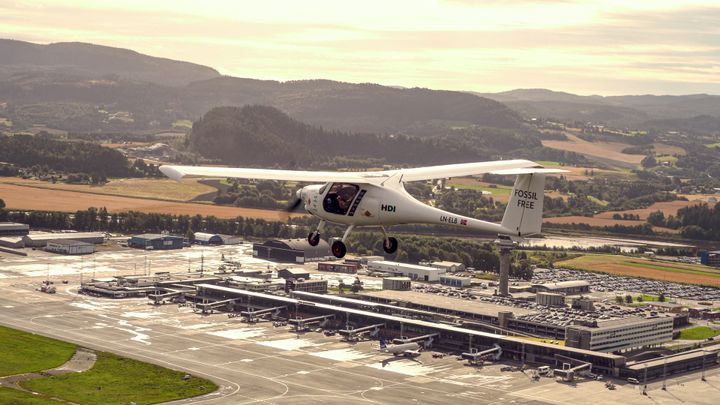 Illustration image: Avinor's electric aircraft over Trondheim Airport, Værnes. Photo: Øystein Løwer / Avinor.