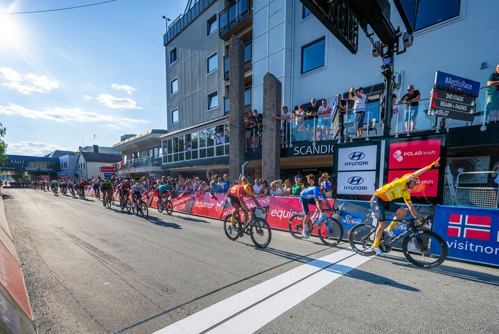 KRISTOFF MED NOK EN SEIER: Uno-X-rytteren Alexander Kristoff vant også den andre etappen i Arctic Race of Norway 2024