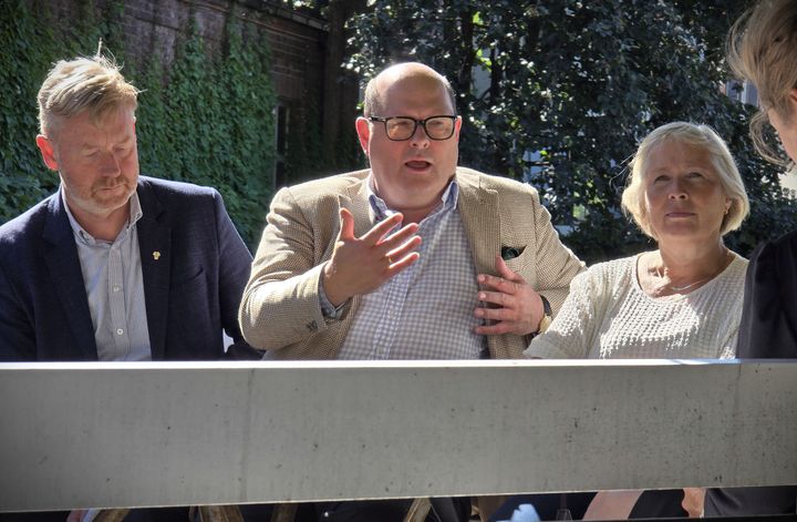 Bjørn Gimming, leder i Bondelaget (til venstre), Petter Haas Brubakk (i midten), administrerende direktør i NHO Mat og Drikke, og Anne Berit Aker Hansen (til høyre), forbundsleder i Norsk Nærings- og Nytelsesmiddelarbeiderforbund, er bekymret for rekrutteringssituasjonen i mat- og drikkebransjen.