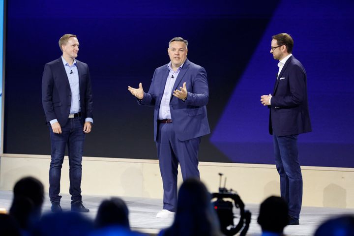 Jürgen Müller, Chief Technology Officer at SAP (left), Rolf Schumann, CEO Schwarz Digital, and Thomas Saueressig, Board member at SAP SE and leader of the SAP Product Engineering (rigt) announced the Partnership at SAP Sapphire in Orlando.  Foto: Lukas Lowack/SAP SE