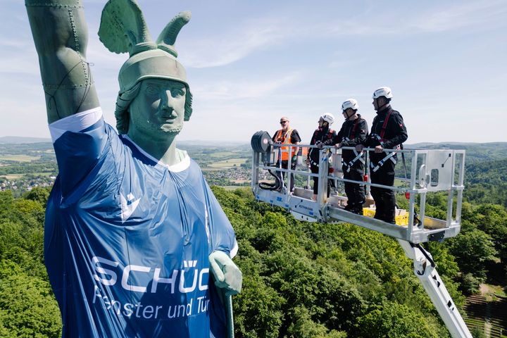 Measuring 53.46 metres in height, including its pedestal, Hermann's Monument was completed in 1875 and ever since has risen high above the Teutoburg Forest. The figure of Hermann himself measures 26.57 metres up to the point of the sword, making it the tallest statue in Germany today. Photographer: Stefan Brückner Usage rights: Schüco International KG