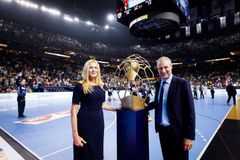 Alenka Potocnik Anzic and David Szlezak at the EHF FINAL4 in Cologne - marking a special moment in the expanded partnership between Gorenje and the EHF Champions League. Photo: Jozo Cabraja / Kolektiff