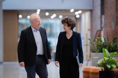 Thomas Vogth-Eriksen, direktør for akvakultur og havhelse i DNV og Trude Steinbru Heggstad, Head of Digital and Innovation i DNV Aquaculture & Ocean Health.