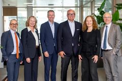 Research Funding Committee i Stiftelsen Det Norske Veritas, som har vurdert og gitt sin anbefaling om hvilke forskningsprosjekter som skal motta støtte. Fra venstre: Joakim Appelquist, Astrid Rusås Kristoffersen, John-Arne Røttingen, Leif Høegh, Camilla Stoltenberg og Jens Lundsgaard.