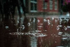 Ekstremværet «Hans» er meldt å nå Sør-Norge mandag og tirsdag. Forsikringsselskapet If forbereder seg på å ta imot mange skademeldinger og sende ut mannskaper for å hjelpe. (Foto: Pexels/CC)