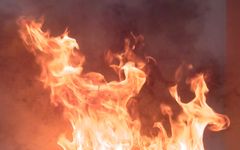 I jule- og nyttårshelgen er det mange branner. Tørrkoking på komfyren, brannsmitte fra levende lys og feil i elektrisk julepynt er noen av årsakene. (Foto: If)